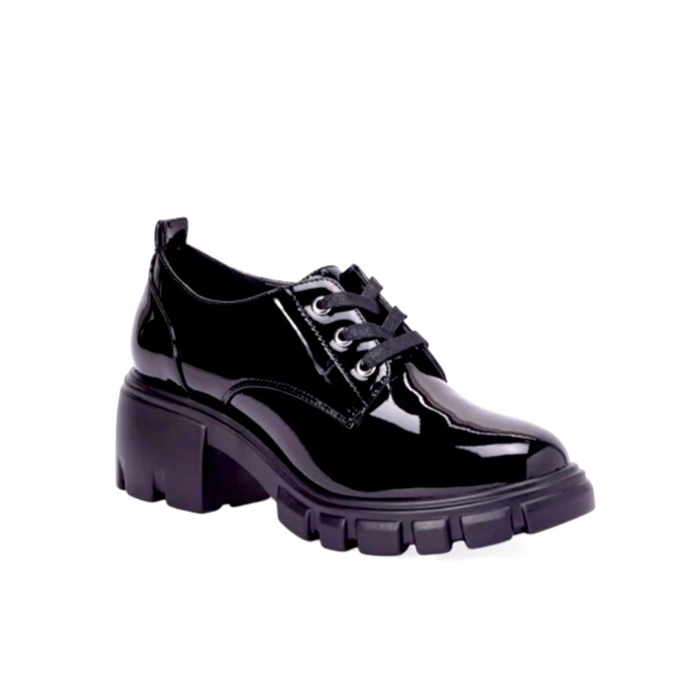 Lace up heeled oxfords